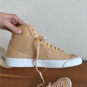 Nike Women’s Blazer Mid 77 - like new!